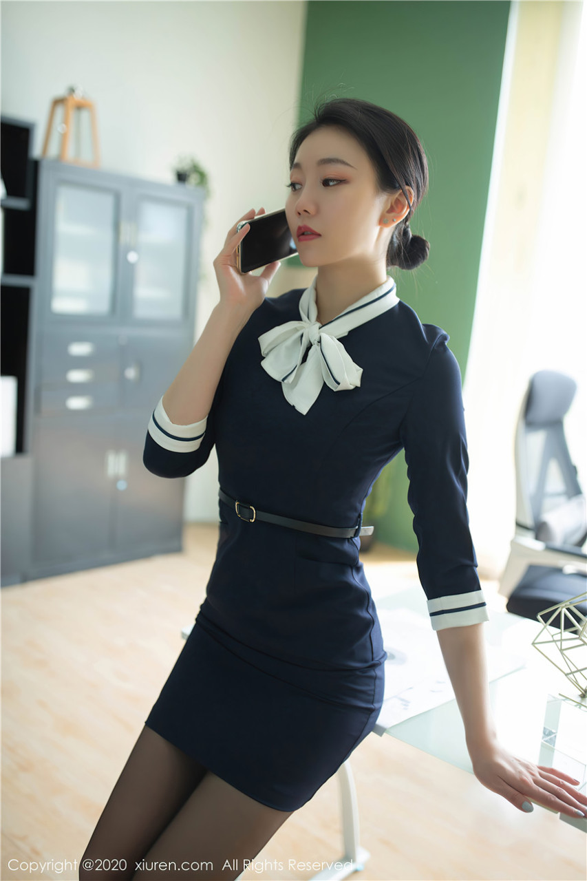 私人秘书制服诱惑大秀白皙美乳