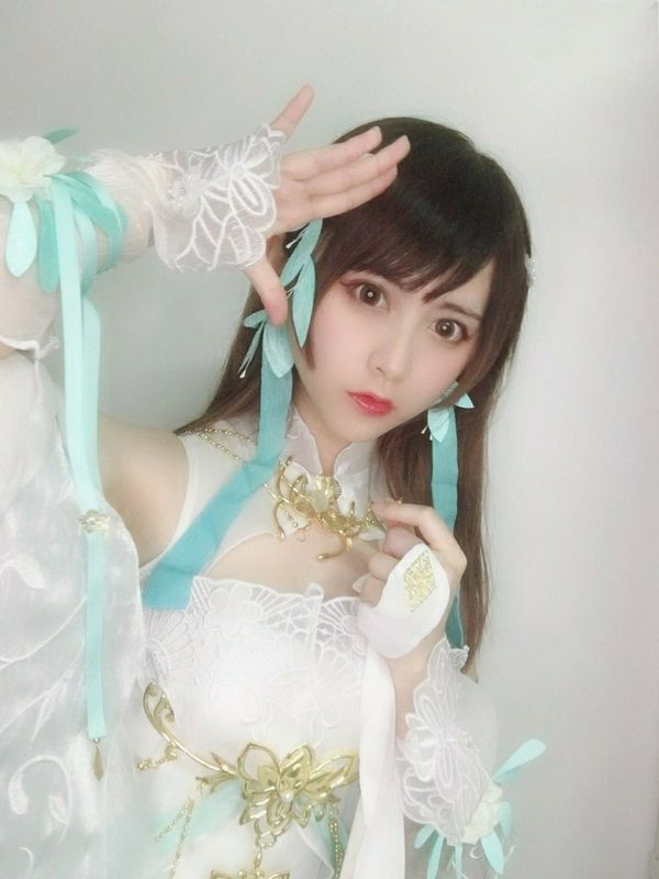 可爱的cosplay女孩