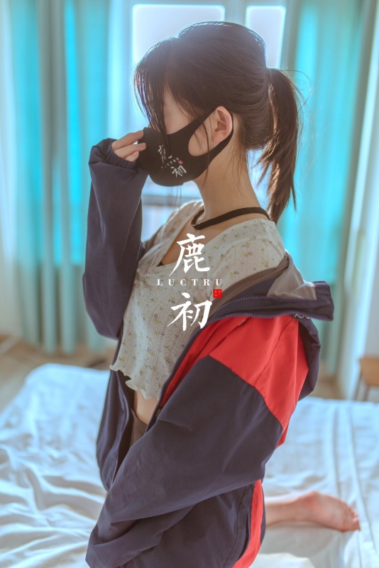 鹿初少女