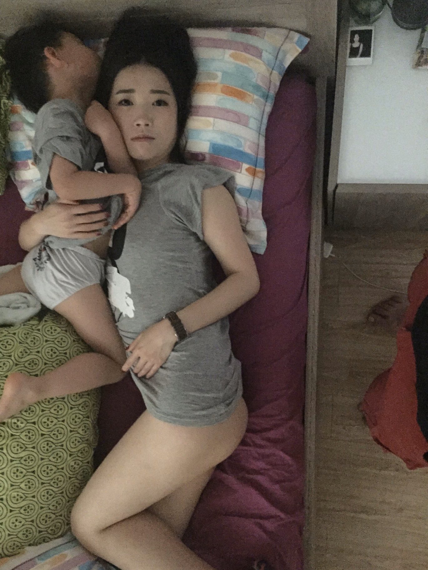 当女神脱下裤子一丝不挂的时候，她的高贵气质已荡然无存