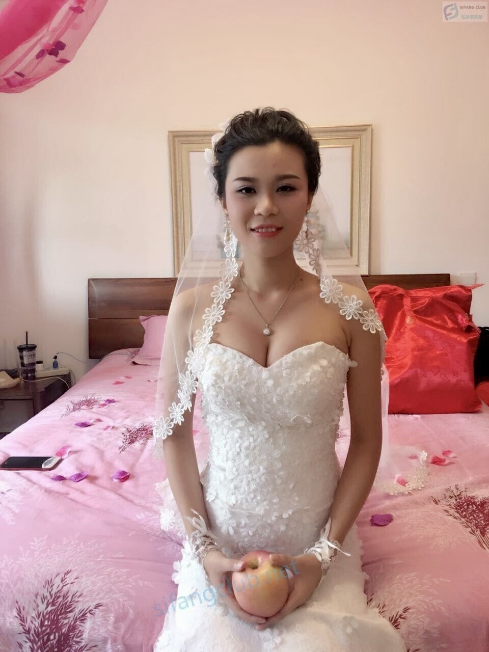 穿着洁白婚纱的清纯反差婊妹儿（二）