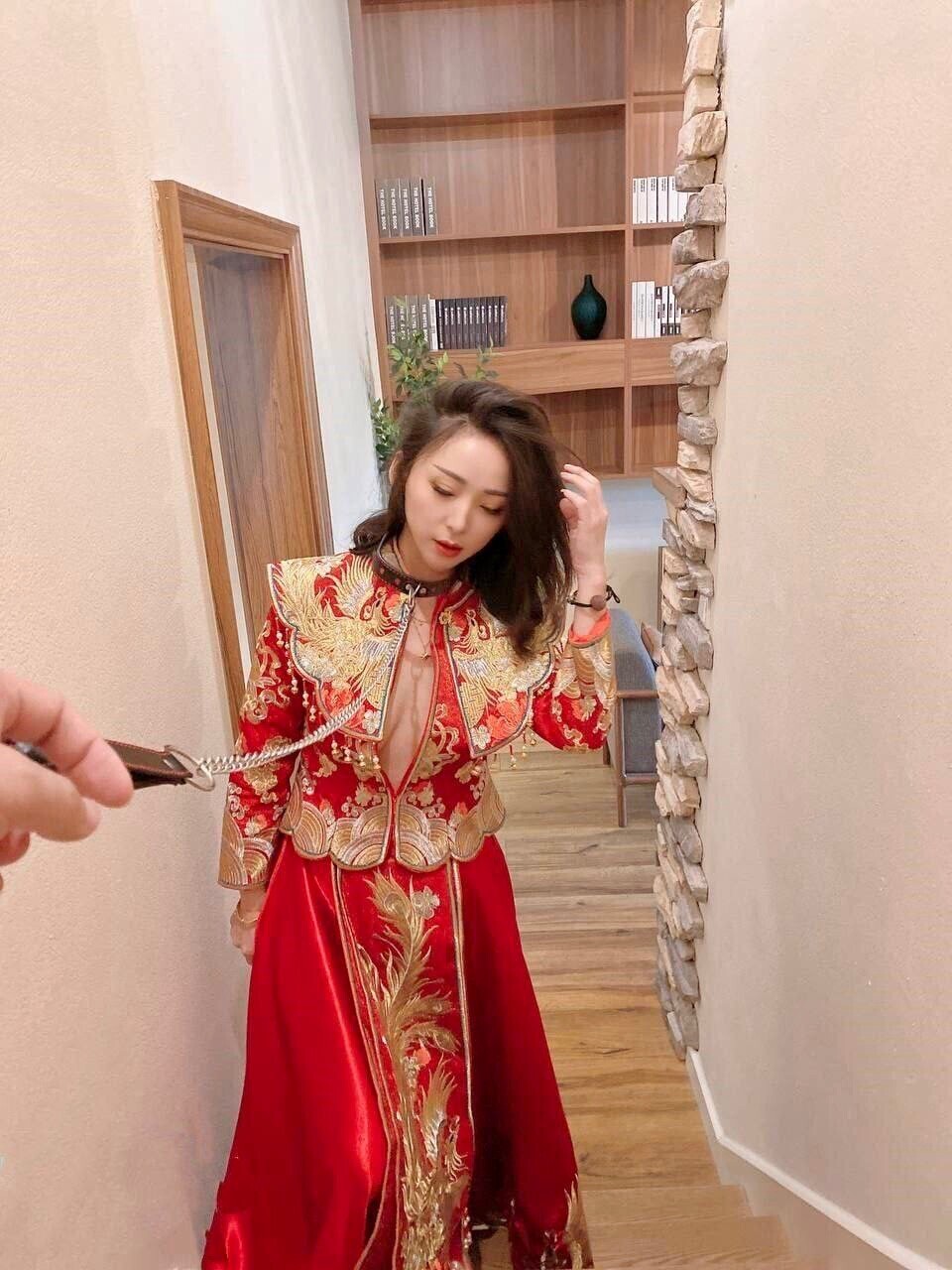 穿着洁白婚纱的清纯反差婊妹儿（一）