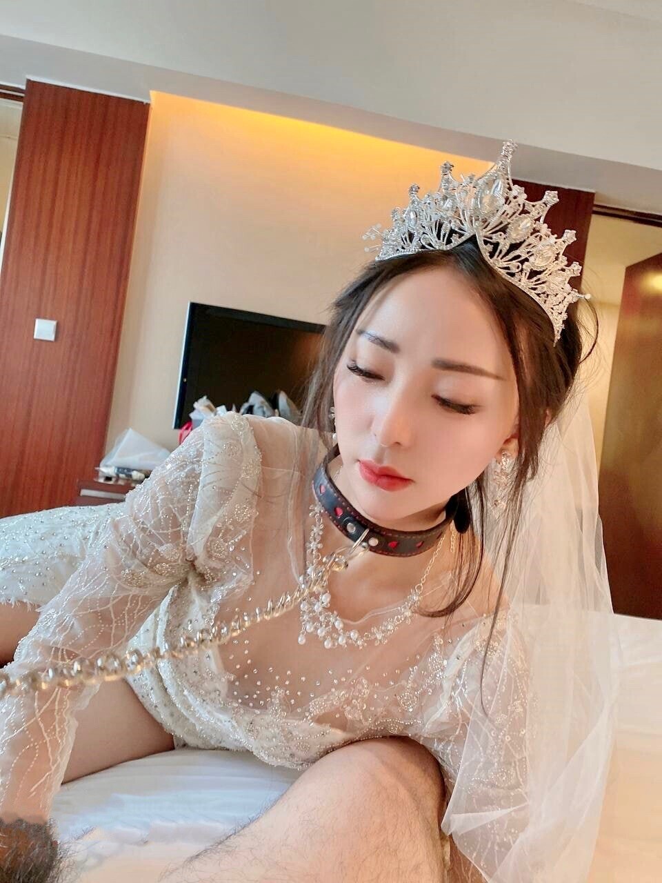 穿着洁白婚纱的清纯反差婊妹儿（一）