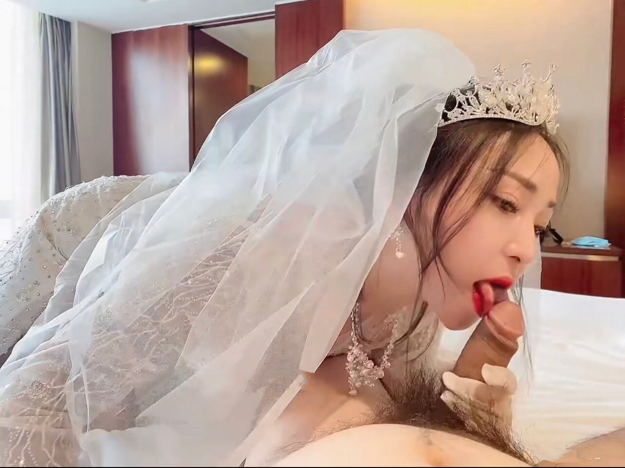 穿着洁白婚纱的清纯反差婊妹儿（一）