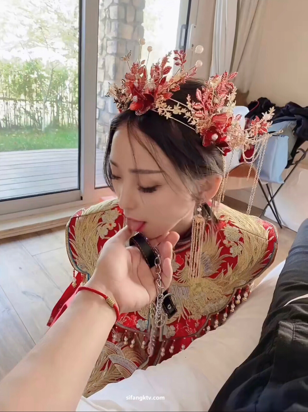 穿着洁白婚纱的清纯反差婊妹儿（一）